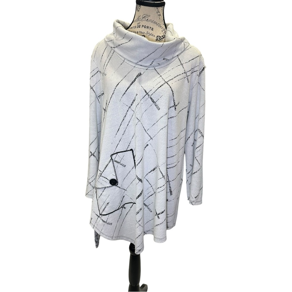 Ali Miles Geometric Artsy Tunic Top